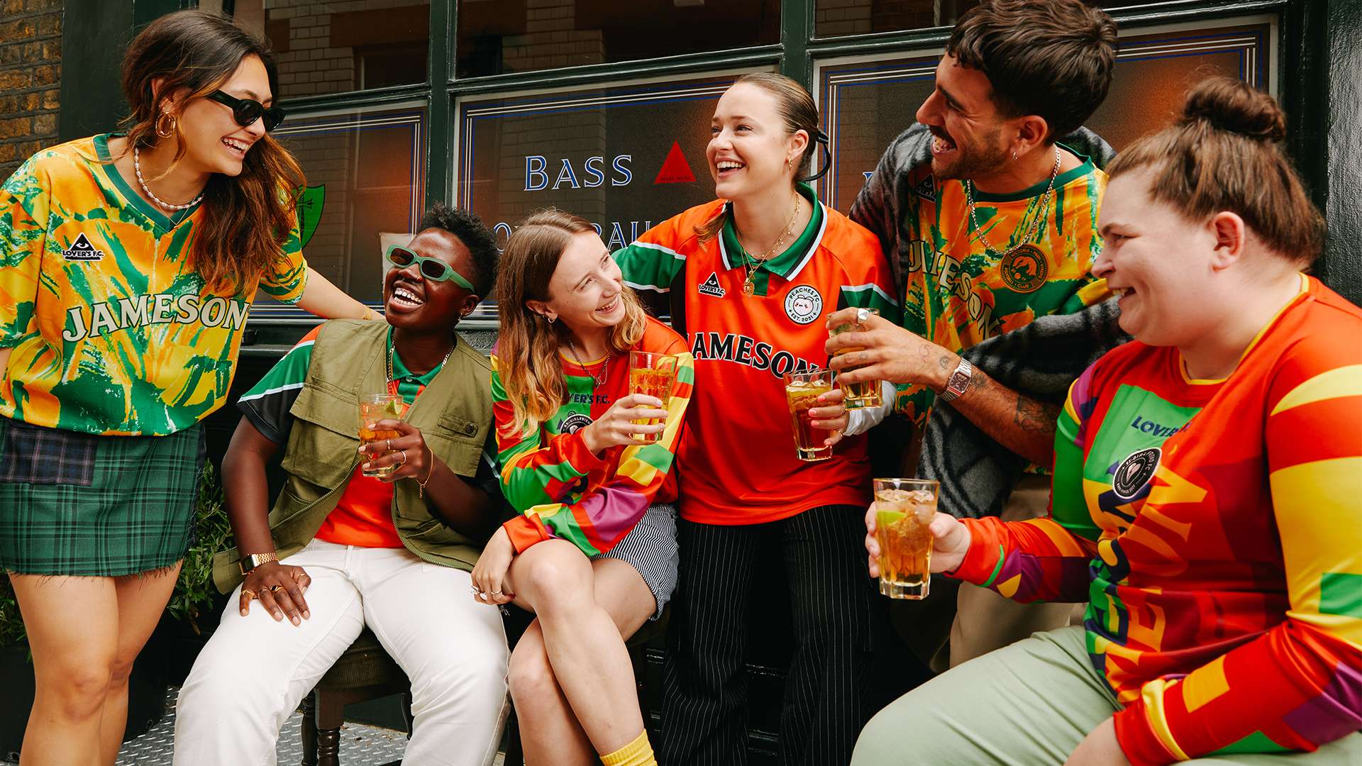 于他们的足 于他们的足