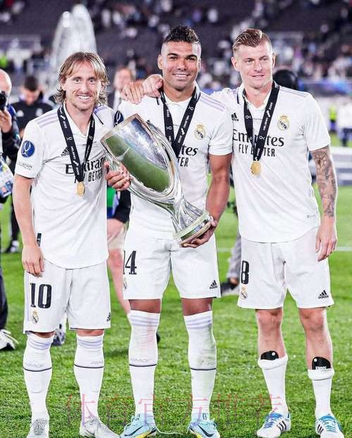 西媒:皇马高层早已对克罗斯和魔笛组合失去信心